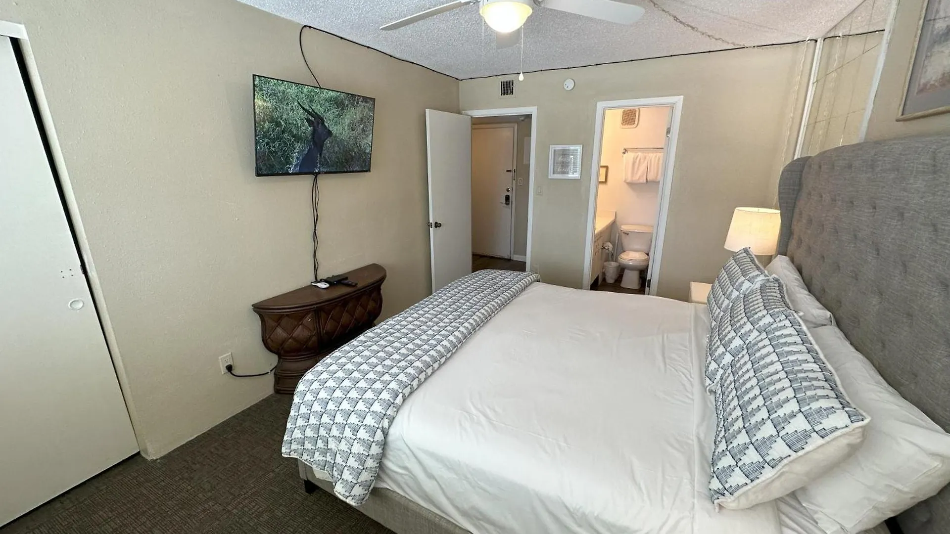 Beautiful Beach Front Condo At Pinnacle Port A-125 Panama City Beach ABD